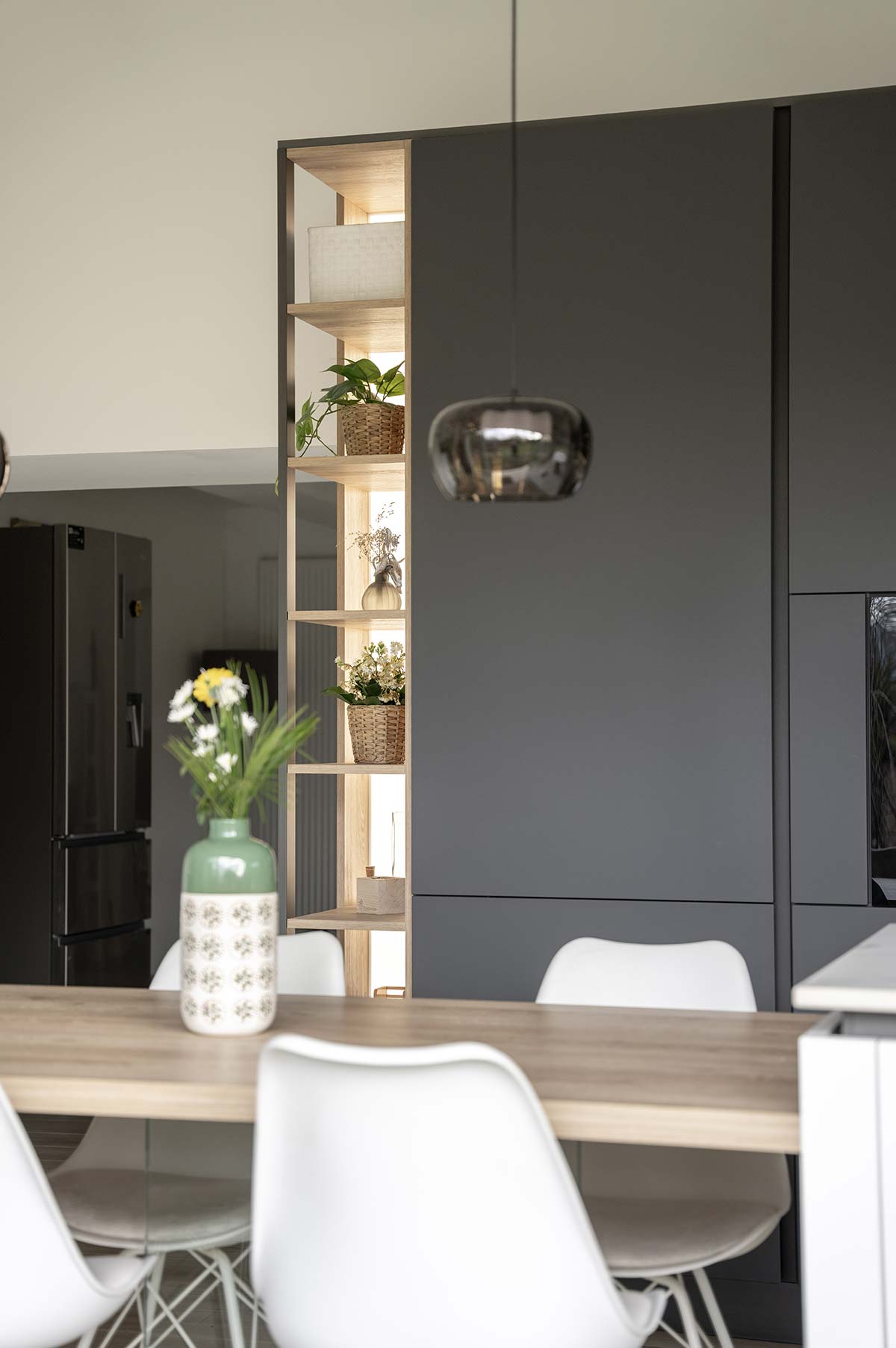 Création d’une cuisine sur mesure haut de gamme dans une extension à Sainte-Consorce par Cuisine And CO Villefranche-sur-Saône.