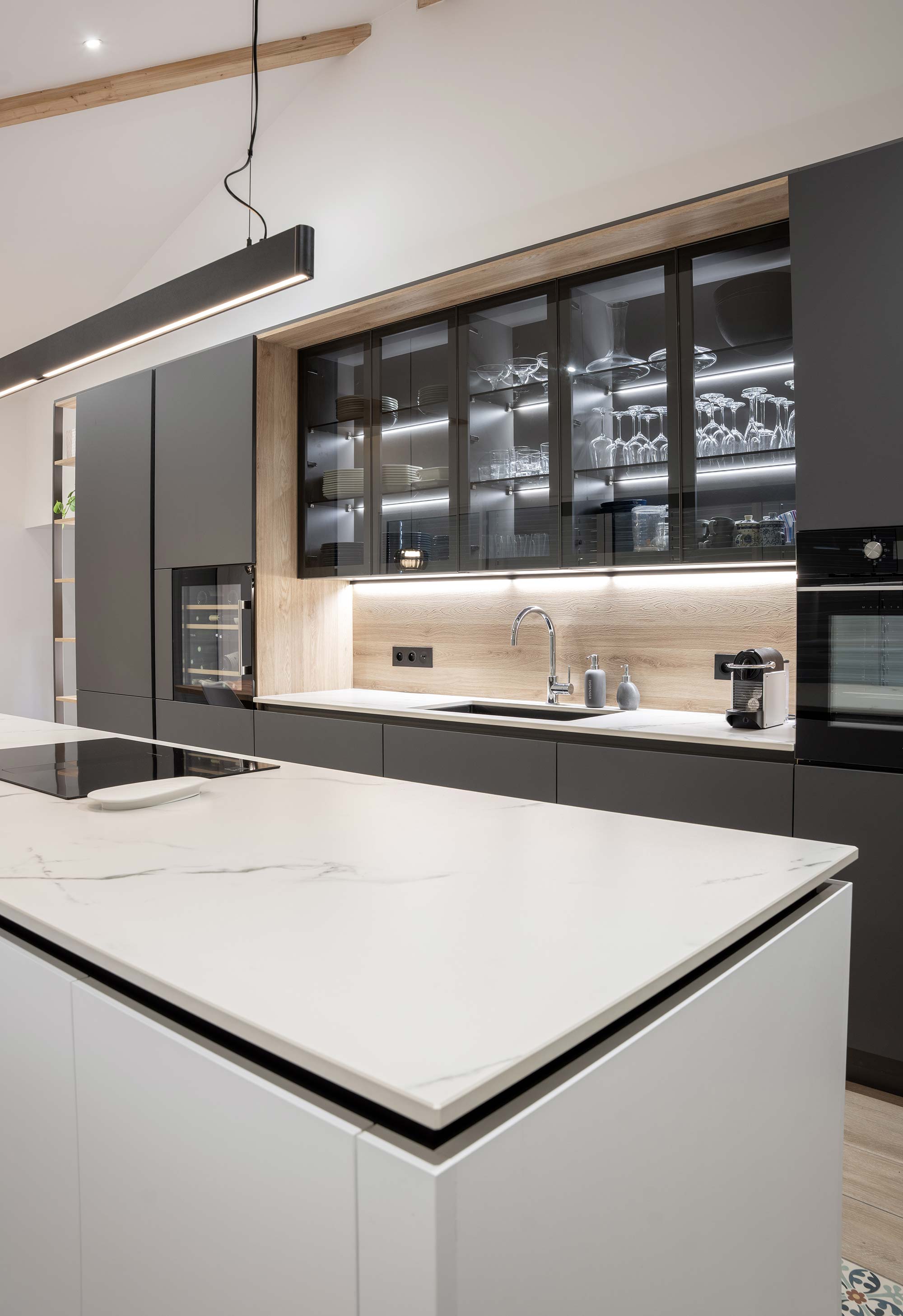 Création d’une cuisine sur mesure haut de gamme dans une extension à Sainte-Consorce par Cuisine And CO Villefranche-sur-Saône.