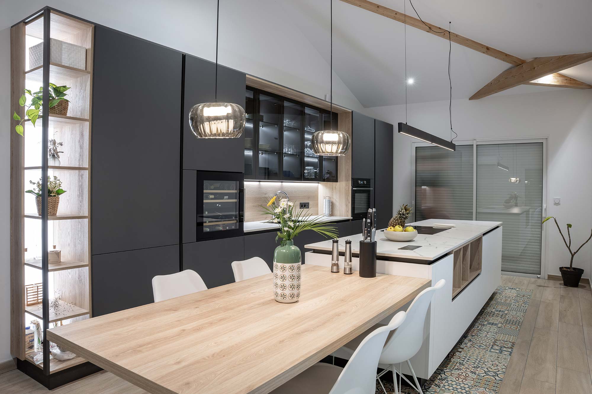 Création d’une cuisine sur mesure haut de gamme dans une extension à Sainte-Consorce par Cuisine And CO Villefranche-sur-Saône.