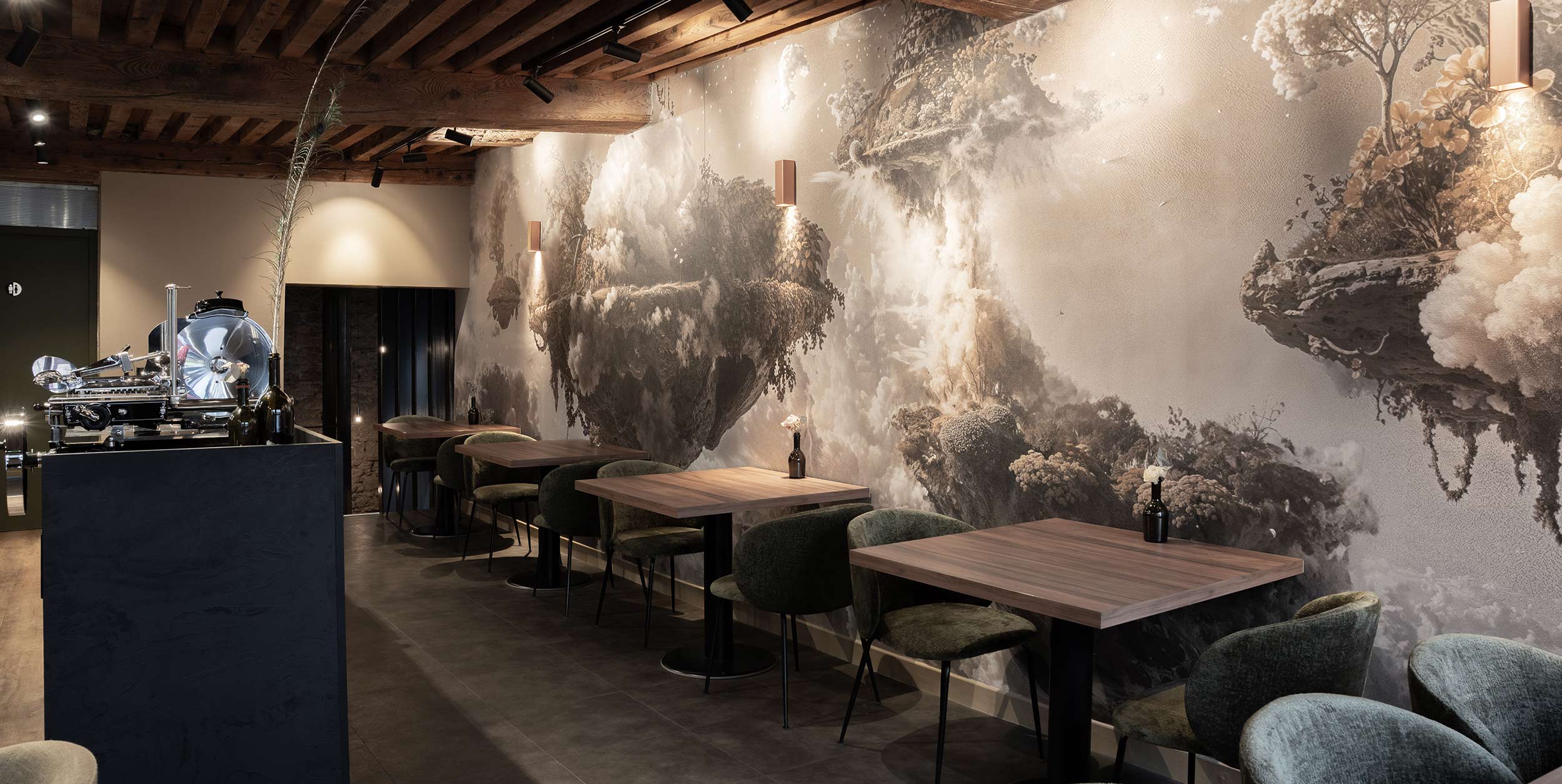 Rénovation et agencement intérieur Bar à vin à Lyon (Terreaux) par Cuisine And Co à Villefranche-sur-Saône.