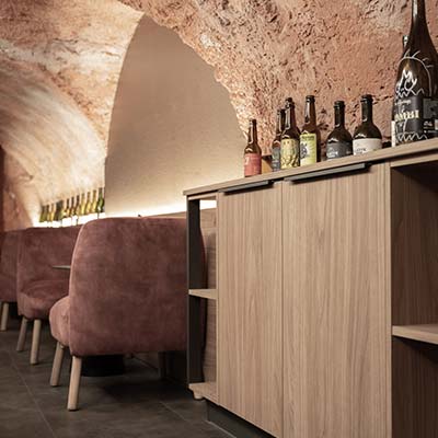 Rénovation et agencement intérieur Bar à vin à Lyon (Terreaux) par Cuisine And Co à Villefranche-sur-Saône.
