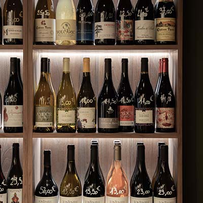 Rénovation et agencement intérieur Bar à vin à Lyon (Terreaux) par Cuisine And Co à Villefranche-sur-Saône.