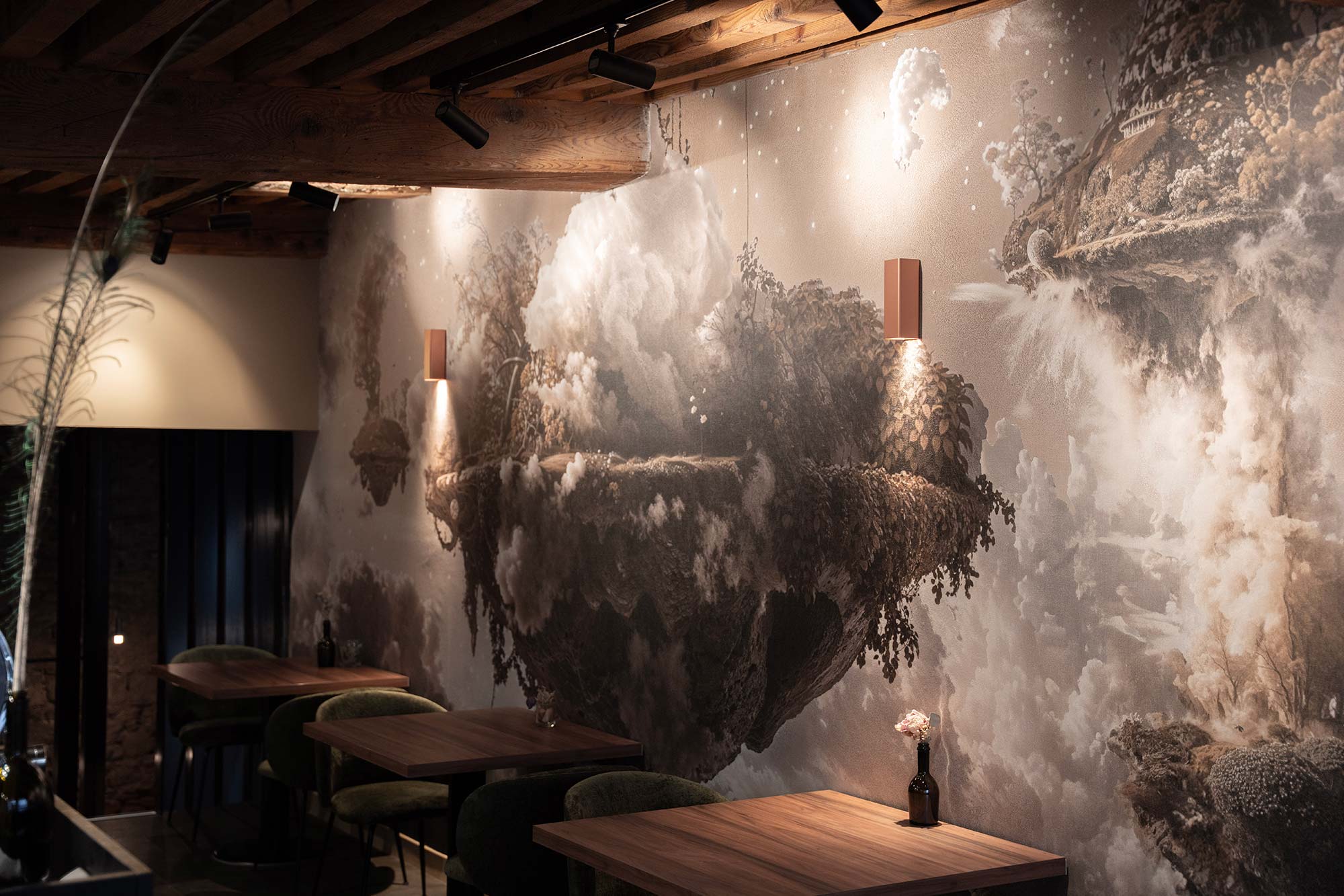 Rénovation et agencement intérieur d'un bar à vin à Lyon (Terreaux) par Cuisine And Co à Villefranche-sur-Saône / Beaujolais.