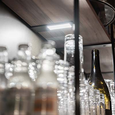 Rénovation et agencement intérieur d'un bar à vin à Lyon (Terreaux) par Cuisine And Co à Villefranche-sur-Saône / Beaujolais.